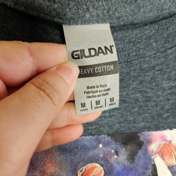 LeBron James T-shirt  - Picture 5 of 8